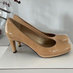 Stuart Weitzman Beige Patent Leather Heels